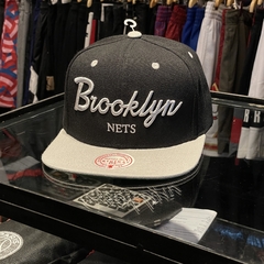MITCHELL AND NESS NBA DTLR SCRIPT NETS BROOKLYN - comprar online